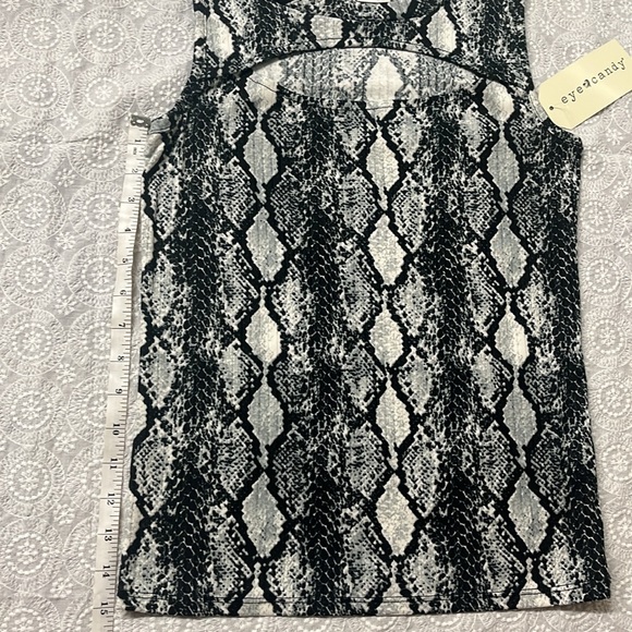 NWT Eye Candy Snakeskin print, cleavage cutout, tank top- juniors medium - Picture 6 of 8